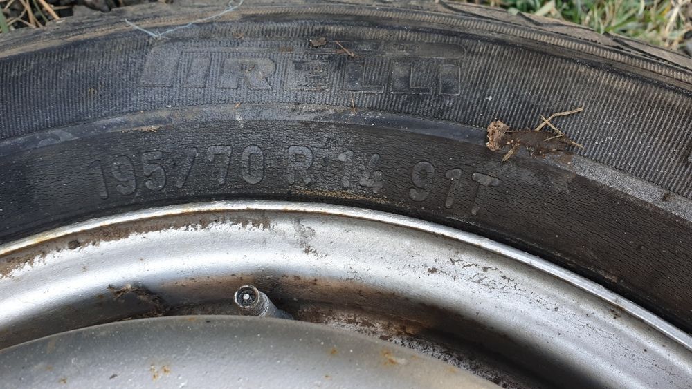 Джанта с гума 195 70 14 пирели