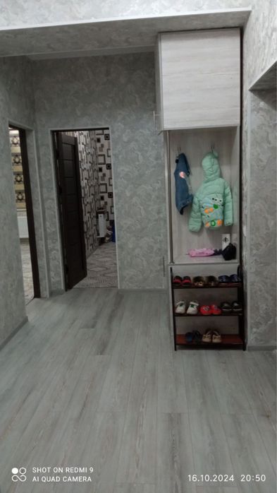 Уй сотилади уч хонали