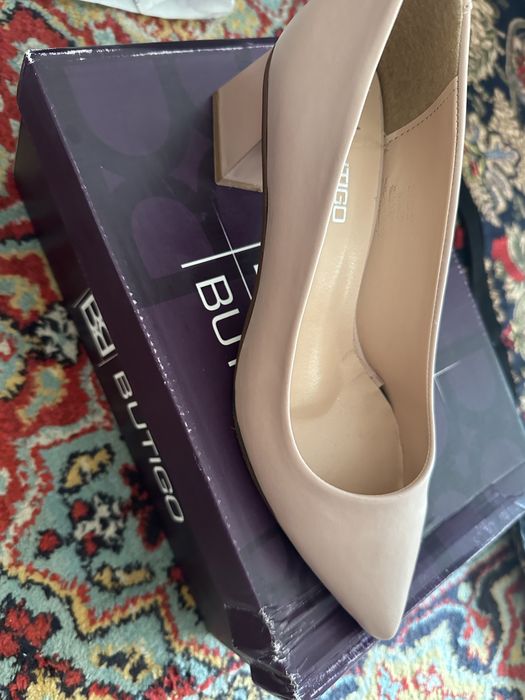 Каблук бежевого цвета 39 размер