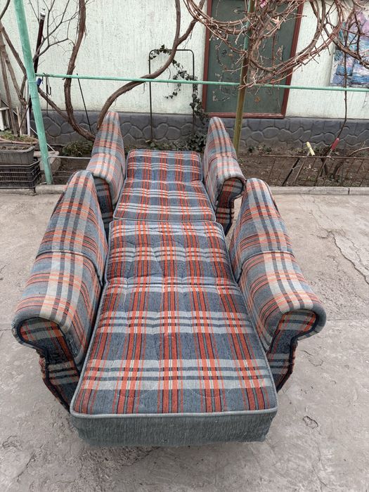 Диван .. кресло..