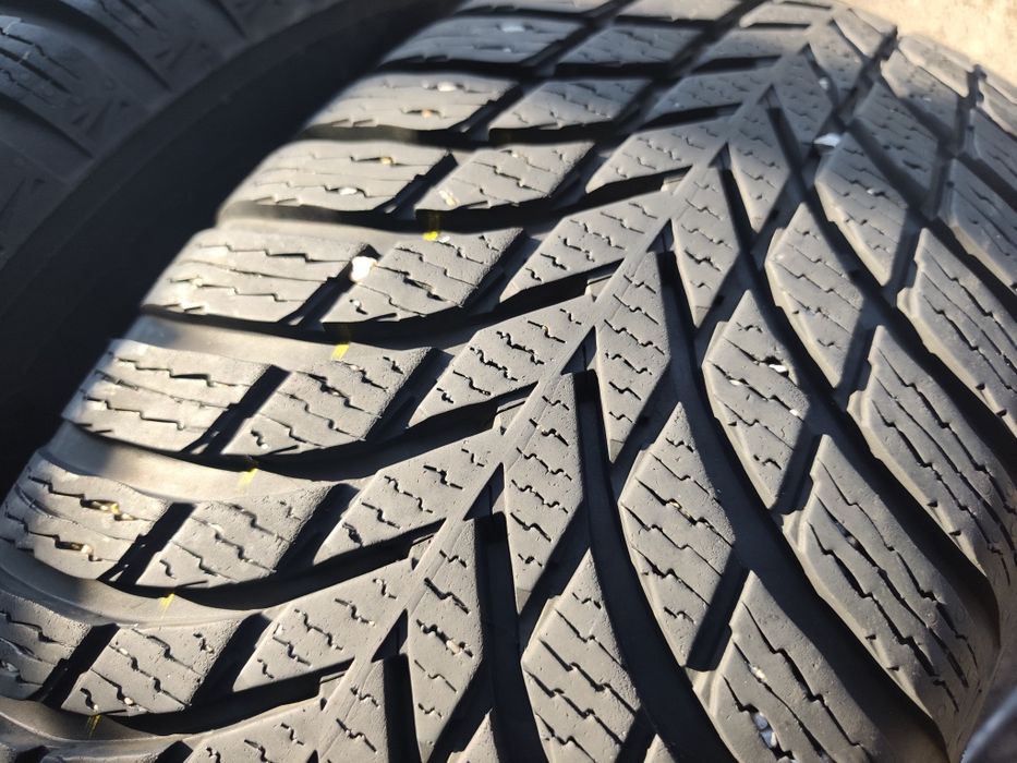 215/65/16" 2бр Nokian snowproof 2 suv, dot4022,7mm