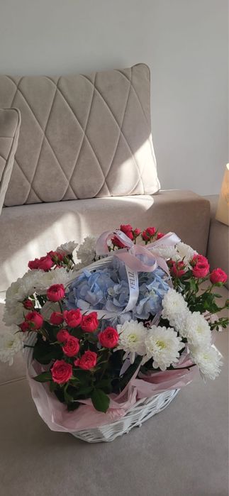 Цветы , вместе с корзиной