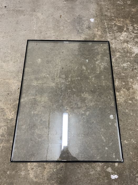 Стекло от пластиковых оконн