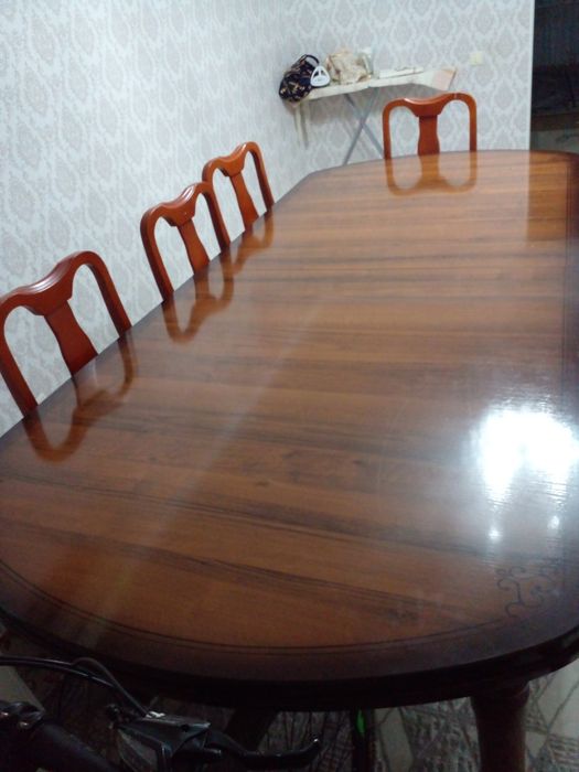 Гостиный стол срочно