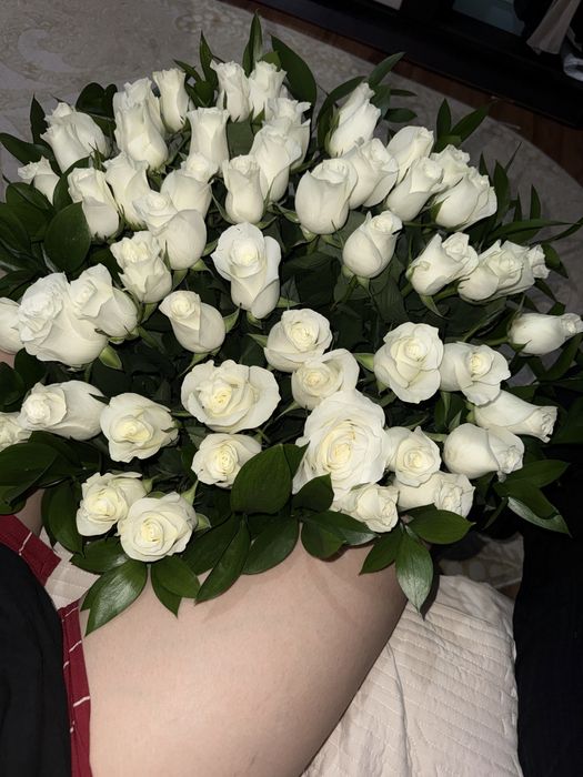 51 белых роз