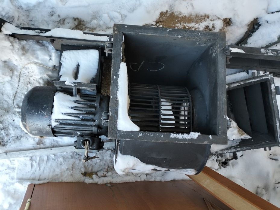 Продам вытяжку, улитку.