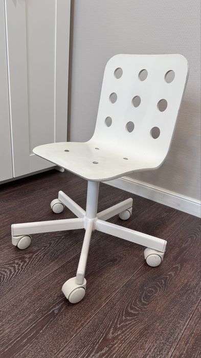 Стул из IKEA для ребенка/школьника