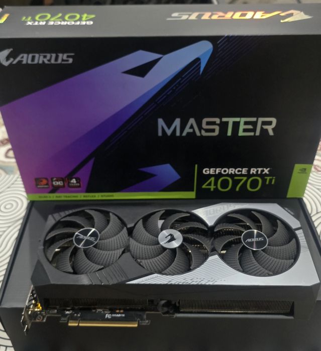 Продам топовую мощную игровую видеокарту Gygabyte Aourus 4070 Super/12