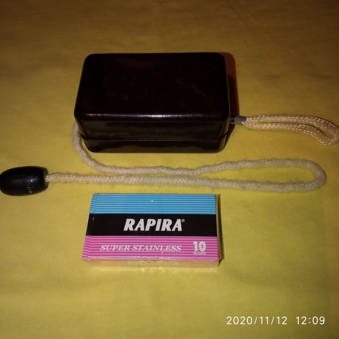 Точилка для лезвий.