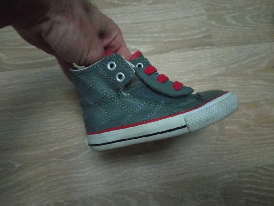Детски боти Converse и Quechua + момчешка блуза Spiderman- като нови