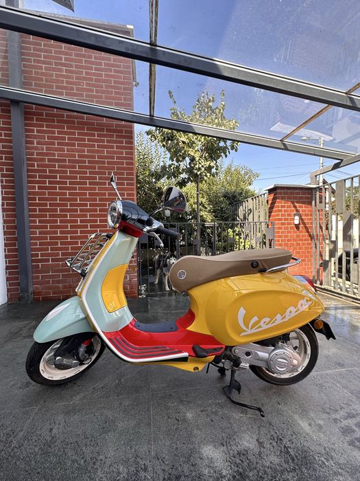 Vespa Primavera Sean Wotherspoon