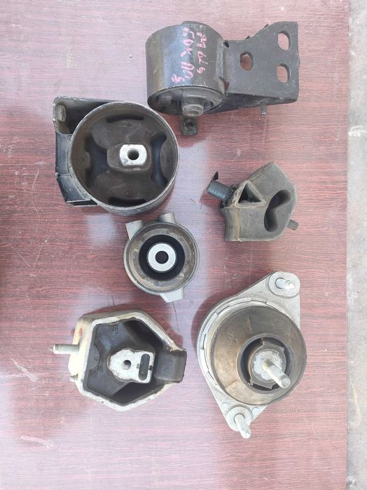 Подушки  ДВС коробки Мазда гольф Пассат Ауди