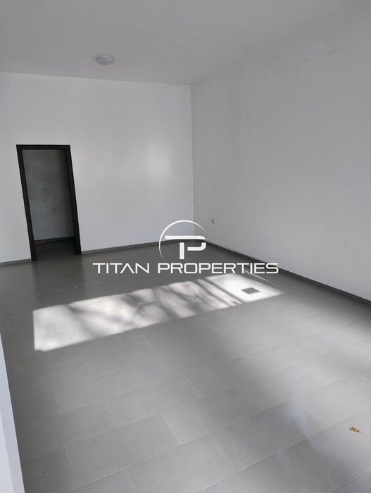 Дава се под наем Магазин в Пловдив, Гагарин - 36 кв.м за 275 € - Снимка #1