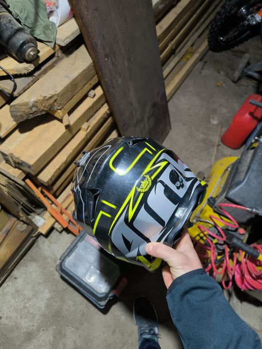 Каска Airoh twist M