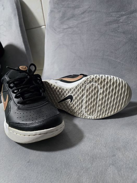 Adidași Nike court lite