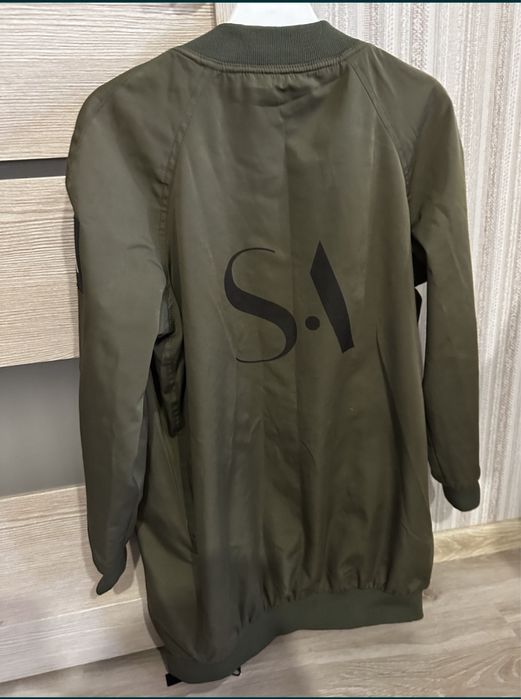 Подростковый бомбер на девочку