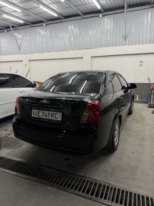Lacetti gentra sotiladi