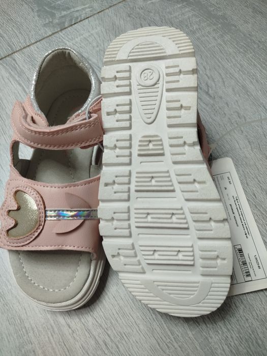 Новая босоножки для девочки 4-5 лет