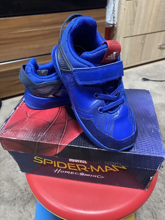 Маратонки adidas