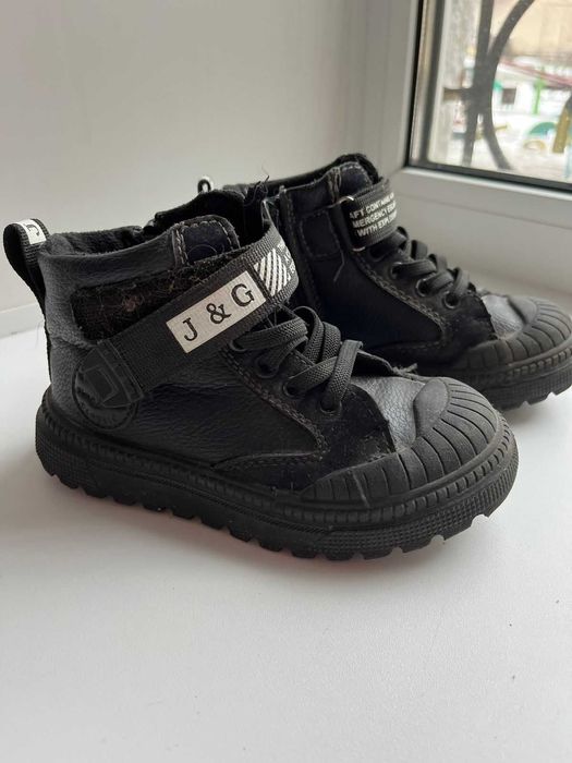 Продам сандалики р18,5, димисезонные ботинки р25и28, зимнии сапоги р27