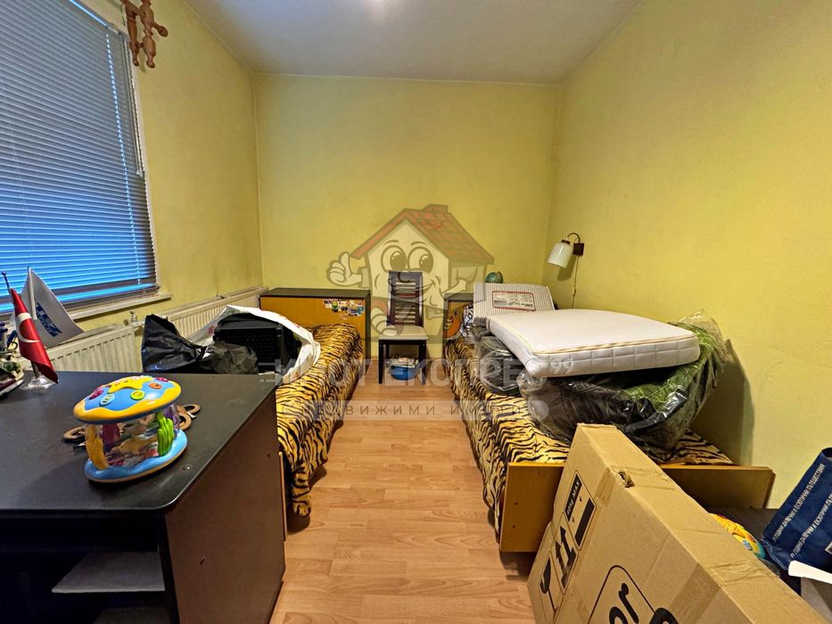 Многостаен апартамент, с изба, до планината, кв.Изток