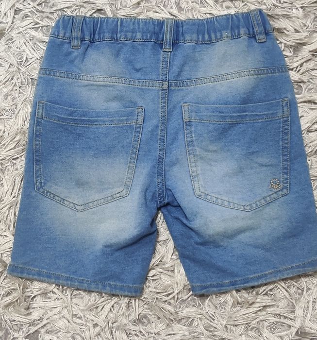 Pantaloni scurti Benetton 7-8 ani