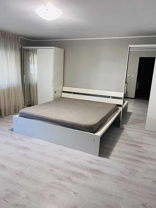 Închiriez garsoniera