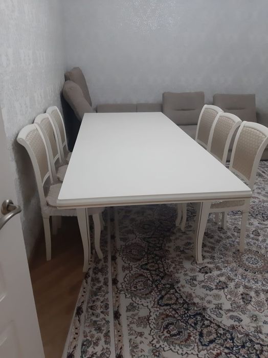 Срочно продам обеденный стол со стульями