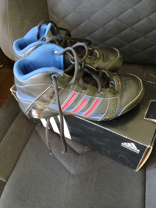 Adidas оригинални маратонки