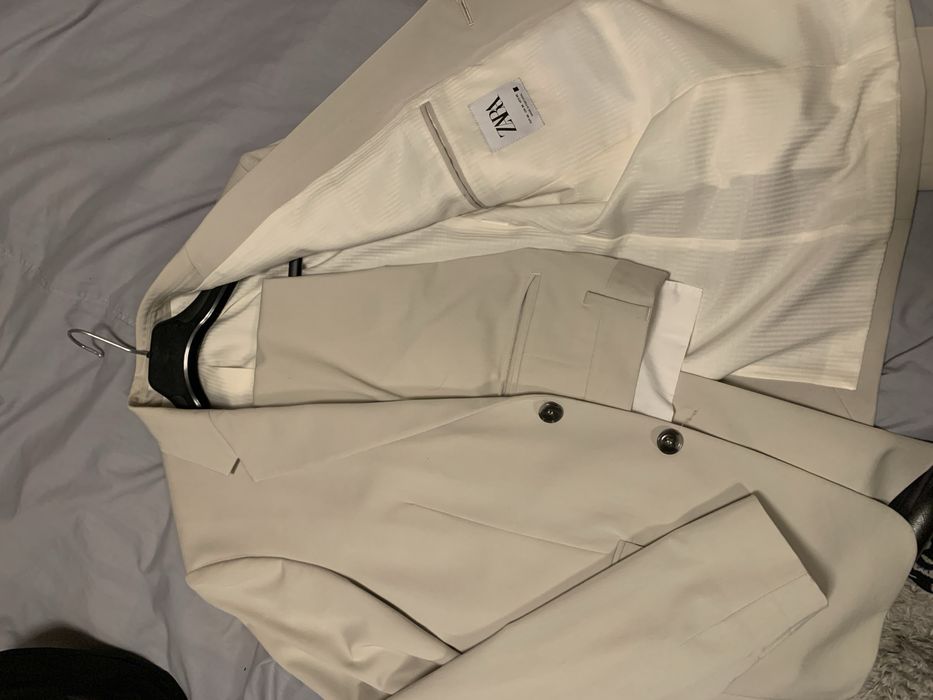 Vand costum barbatesc Zara mas. 46 sacou / 36 pantalon - crem