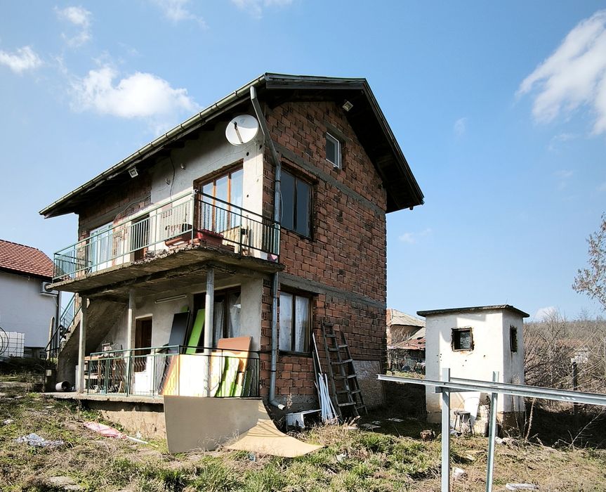 Къща с.Костенци гр.Бррковица