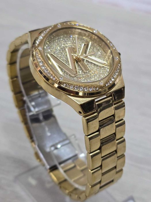 Продавам часовник MICHAEL KORS MK7229