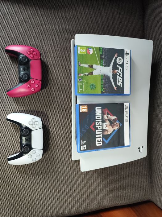 Vând PS5 cu disc, 2 manete și 2 jocuri