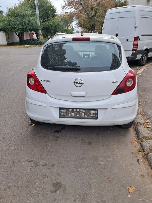 Vând Opel corsa an 2011