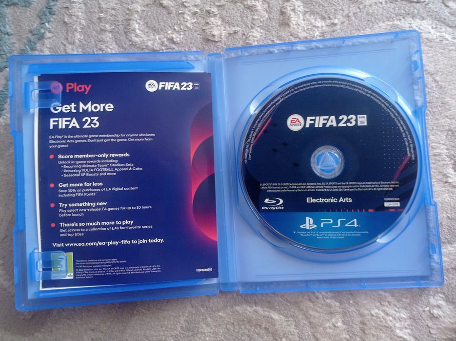 PS4 Slim 500gb + 2 джойстика + 4 диска
