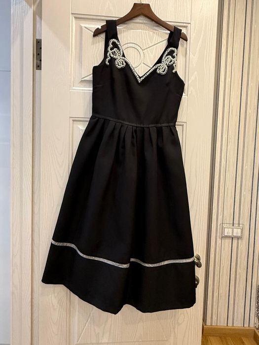 Нарядные женские платья.