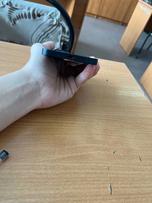 Продам срочно 13 айфон