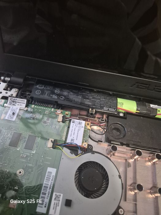 Vând laptop Asus