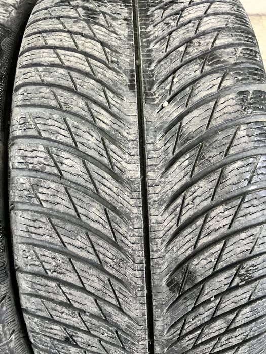 2бр зимни гуми 235-45-19