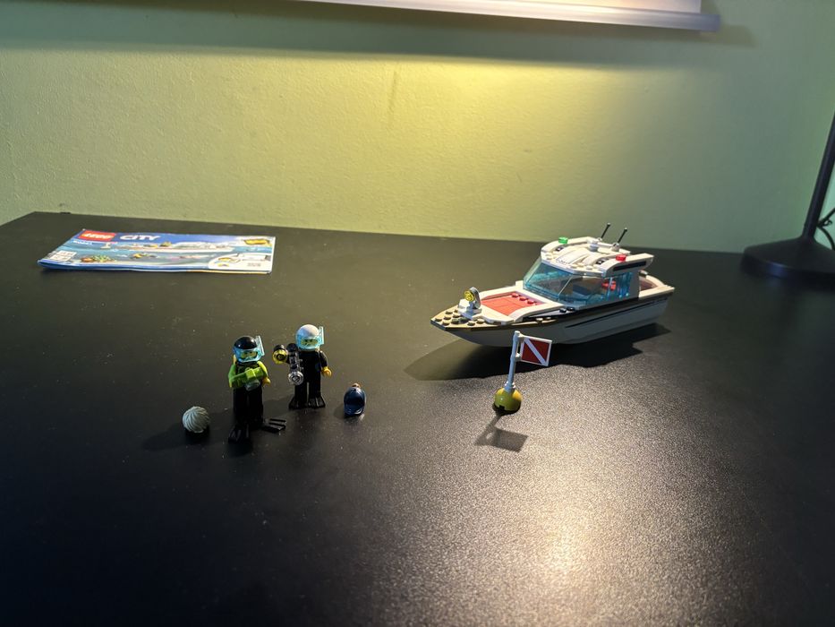 LEGO City 60221- Iahtul de lux