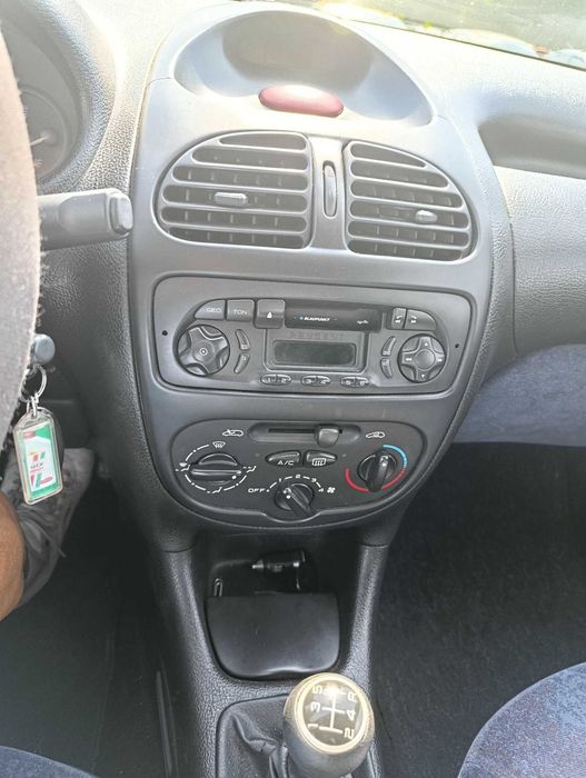 Автомобил Пежо 206