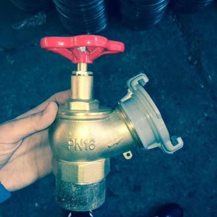 Пожарная кран лотунние.