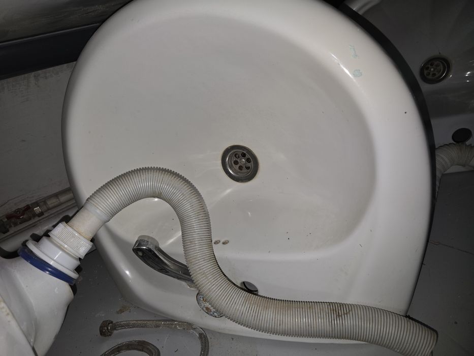 Продам унитазы, раковины с пьедесталом