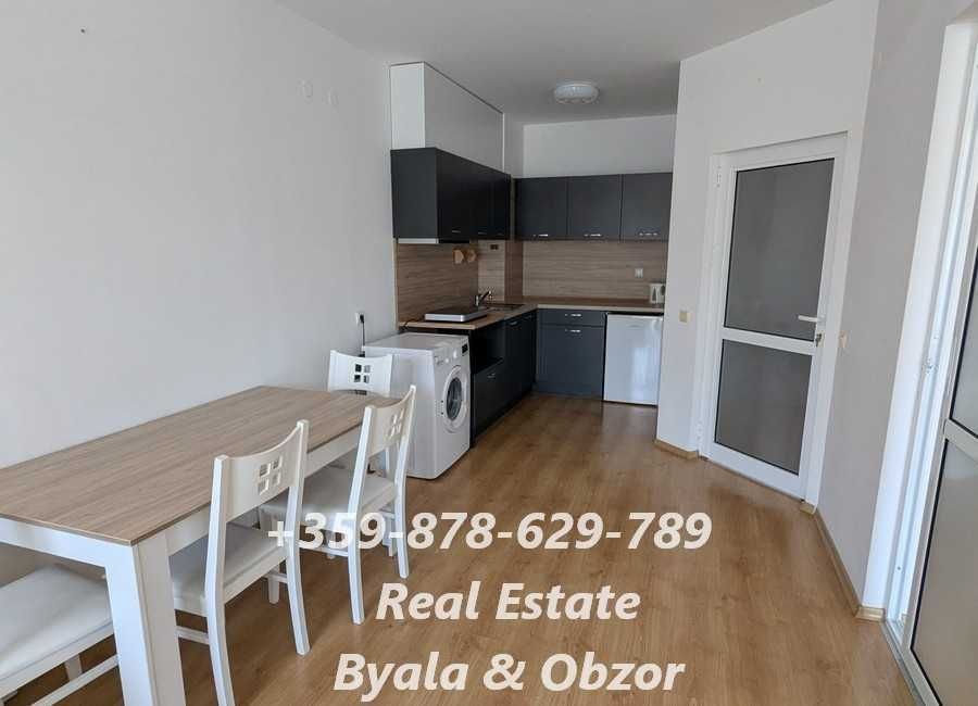 Двустаен апартамент с гледка към града на първа линия в гр.Бяла