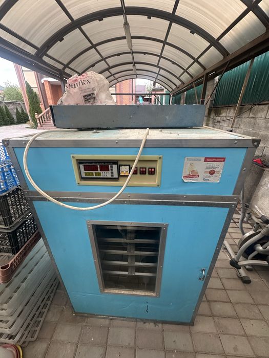 Продаётся инкубатор вместимостью 1056 яиц