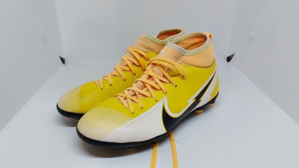 Детски футболни обувки бутонки Nike 35