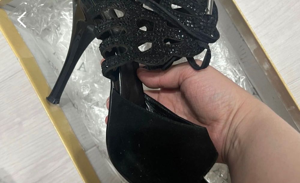 Продам пару каблуки на шпильке