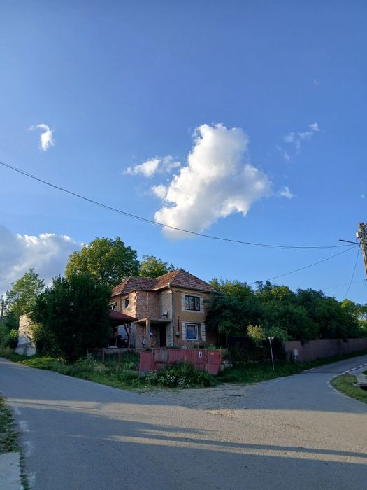 Vând casa în uriu județul Bistrița-Năsăud