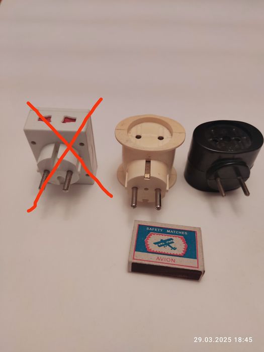 Трои́ник для розетки