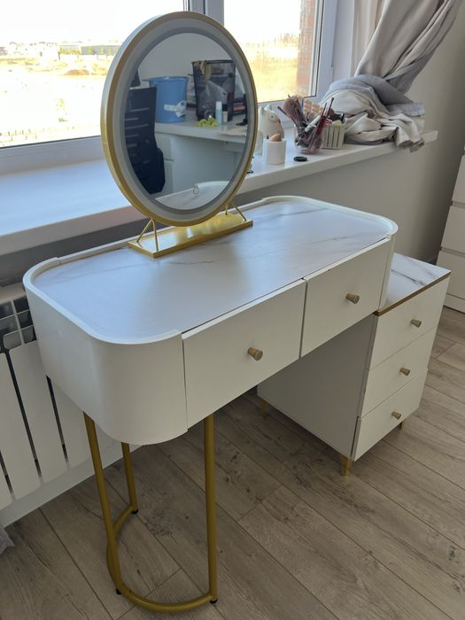 Туалетный столик Б/У